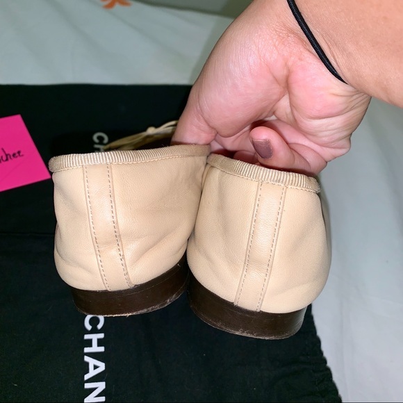(SOLD) CHANEL cream/black toe calfskin flats - Picture 3 of 8